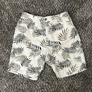 Dan John men’s shorts size US 36 with pockets.